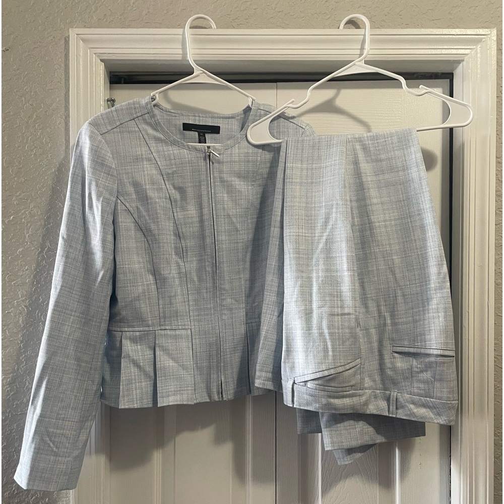WHBM PANTS SUIT. NEW WITHOUT TAGS.